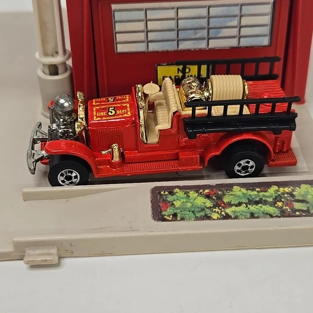 1981 Mattel Hot Wheels U.S.A. Deluxe City Playset W/‎ Redline Paddy Wagon